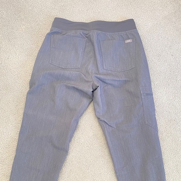 Figs Zamora Jogger Scrub Pants in Graphite XSP Petite - Picture 8 of 9